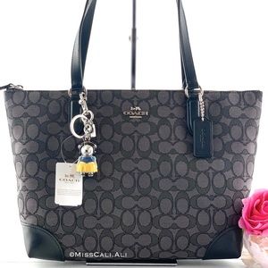 NWT COACH X Disney Princess Snow White Charm Zip Tote Bag Signature Jacquard